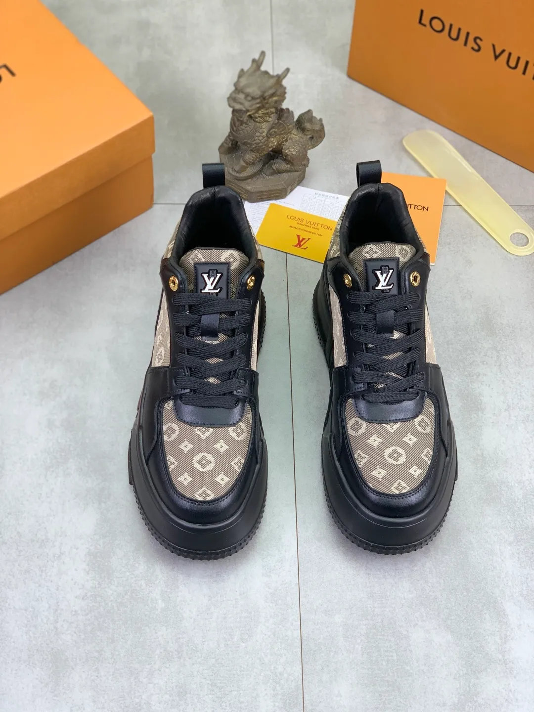 Men's men's shoes 💰P440 new style 💶【LOUIS VUITTON) new high top🍀LV Louis Vuitton *—— LV classic high top trendy shoes! Made of imported original soft calfskin, water-dyed pigskin lining. Original wear-resistant rubber outsole! High quality products! Code number: 38-44 Color: 3️⃣ colors available